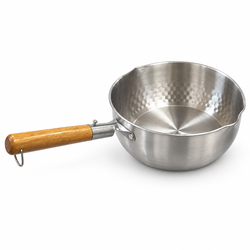 20cm Saucepan with Wooden Handle & Pouring Lips | MrPanda