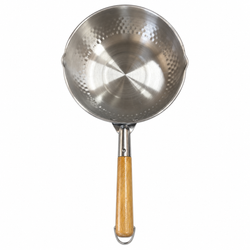 20cm Saucepan with Wooden Handle & Pouring Lips | MrPanda
